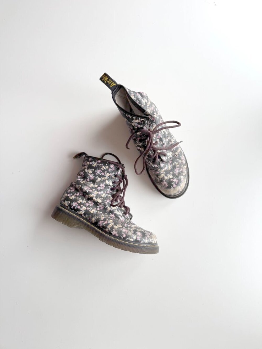 DR. MARTENS 11821 Black Purple Floral Print Leather Combat Boots, Size 7/38